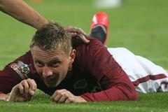 Fotbalista pražské Sparty Ladislav Krejčí po pádu v utkání 9. kola Gambrinus ligy 2012/13 se Slávií.