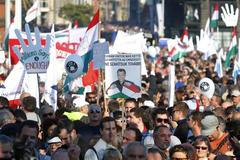 Maďaři demonstrovali proti Orbánovi