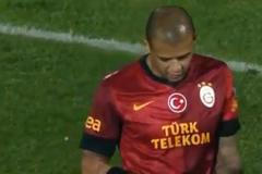 Čaroděj Felipe Melo chytil coby záložník penaltu a pomohl Galatasaray k výhře 1:0