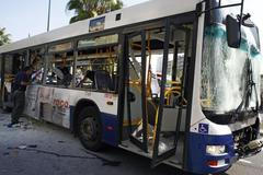 Autobus po výbuchu v Tel Avivu
