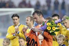 Gólman Jaromír Blažek v dresem číslo 400