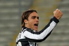 Hráč Juventusu Alessandro Matri slaví gól do sítě Cagliari