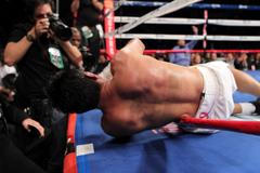Danny Garcia knockoutuje Erika Moralese