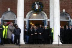 newtown - usa - střelba - minuta ticha - lanza