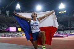 Barbora Špotáková slaví zlatou medaili z Londýna