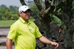 Celebrity hrají golf (bývalý fotbalista Ronaldo)