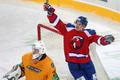 Hokejista Lva Praha Roman Červenka slaví gól v síti Antona Chudobina v utkání KHL 2012/13 proti Atlantu Mytišči.,
