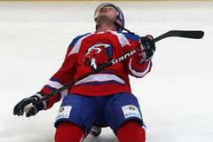 Hokejisté Lva Praha v utkání KHL proti SKA Petrohradu.