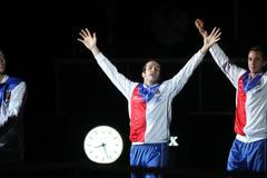 Čeští tenisté se radují z vítězství ve finále Davis Cupu 2012 proti Španělsku.