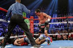 Marquez knockoutuje Pacquiaa