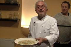 Vánoční rybí polévka michelinského šéfkuchaře Pospíšila