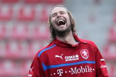 Záložník národního týmu Jaroslav Plašil na tréninku před zápasem s Bulharskem