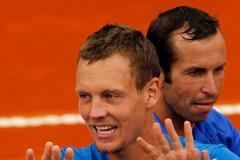 Čeští tenisté Tomáš Berdych a Radek Štěpánek ve čtyřhře semifinálového utkání Davis Cupu s Argentinci.