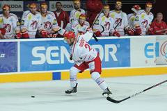 Hokejista Třince Martin Růžička v utkání 6. kola Tipsport extraligy 2012/13 s pražskou Spartou.