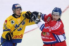 Čeští hokejisté v utkání se Švédskem na Karjala Cupu 2012.