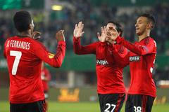 Fotbalisté Bayeru Leverkusen Junior Fernandes, Gonzalo Castro a Karim Bellarabi (zleva) proti Rapidu Vídeň v utkání Evropské ligy 2012/13.