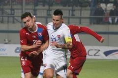 Český fotbalista David Lafata v přátelském utkáním se Slovenskem v listopadu 2012.