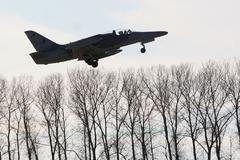 Startující Aero L-159 Alca nad větrolamem čáslavského letiště