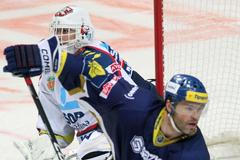 Hokejista Kladna Jaromír Jágr v 5. kole Tipsport extraligy 2012/13 s Pardubicemi.