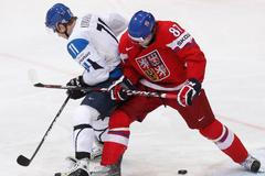 Souboj Komarova s Nakládalem v zápase o třetí místo Finsko - Česko