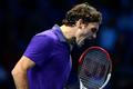 Roger Federer slaví výhru v zápase Turnaje mistrů