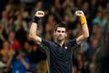 Srbský tenista Novak Djokovič v utkání s Čechem Tomášem Berdychem během Turnaje mistrů 2012.
