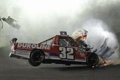 V havárii při Nascarech skončilo 25 aut