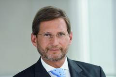 Johannes Hahn, ministr pro vědu a výzkum, Rakousko