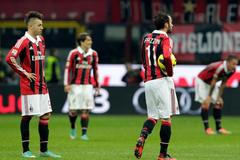 Fotbalisté AC Milán v utkání proti Fiorentině v Serii A.