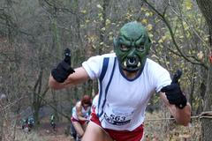 Běžci během 79. ročníku terénního závodu Velké kunratické v roce 2012.