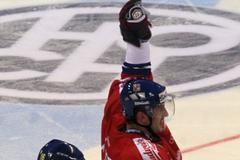 Čeští hokejisté v utkání se Švédskem na Karjala Cupu 2012.