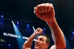 FOTO Kličko zničil dalšího soupeře, tleskal i Rocky Balboa