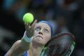 Česká tenistka Petra Kvitová v utkání Fed Cupu 2012 proti Srbce Aně Ivanovičové.