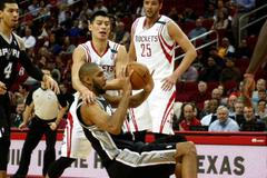 Houston vs. San Antonio, NBA (Jeremy Lin a Tim Duncan)
