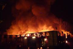 požár skládky odpadků v Černousech