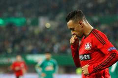 Fotbalista Bayeru Leverkusen Karim Bellarabi slaví gól proti Rapidu Vídeň v utkání Evropské ligy 2012/13.