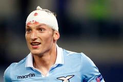 Fotbalista Lazia Řím Libor Kozák v utkání proti Panathinaikosu v Evropské lize 2012/13.