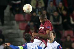 Fotbalisté Sparty Praha proti Kirjatu Šmoně v utkání Evropské ligy 2012/13.