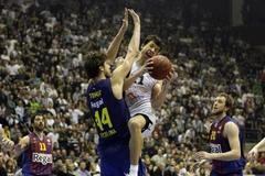 VIDEO Fanoušci na basketbalovém zápase Partizan - Barcelona