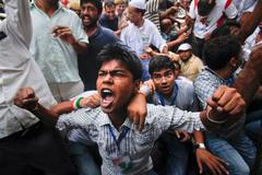 Indie - demonstrace proti zatčení bojovníka proti korupci Anny Hazareho