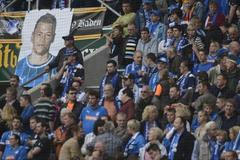 Fanoušci Hoffenheimu vyjadřují podporu Borisi Vukčevičovi