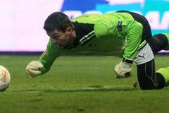 Matůš Kozáčik z Plzně v utkání Evropské ligy s Atléticem Madrid