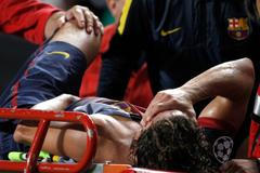 Fotbalista Barcelony Carles Puyol se zranil v utkání Ligy mistrů s Benficou Lisabon.
