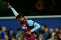 Ricardo Vaz Té z West Hamu slaví gól proti Queens Park Rangers
