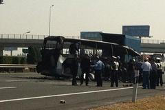 Shořelý autobus po nečhodě na severu Číny