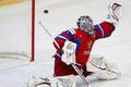 Brankář Varlamov pouští gól v semifinále MS Rusko - Finsko