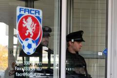 Policie v sídle FAČR