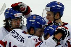 Čeští junioři slaví gól proti Slovákům na MS do 20 let