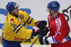 Čeští hokejisté v utkání se Švédskem na Karjala Cupu 2012.
