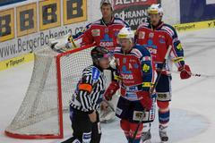 Tipsport extraliga: PSG Zlín - ČSOB Pojišťovna Pardubice (rozhodčí Radek Husička, Petr Sýkora, Dušan Salfický)